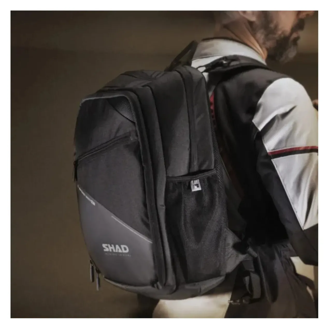 Shad SL86 Zaino 16Lt. Con Portacasco