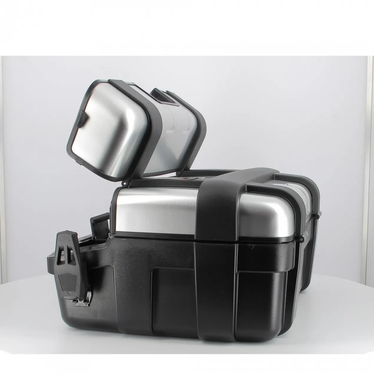 Valigia Givi Trk33n Trekker Con Alluminio 33 Lt.